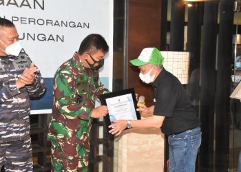 Jaga Taman Laut Bunaken, Danrem 131/Santiago Terima Piagam Penghargaan dari KLKH