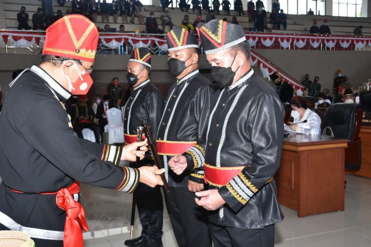 3 Jenderal Diberi Gelar Tonaas Lewat Adat  Minahasa