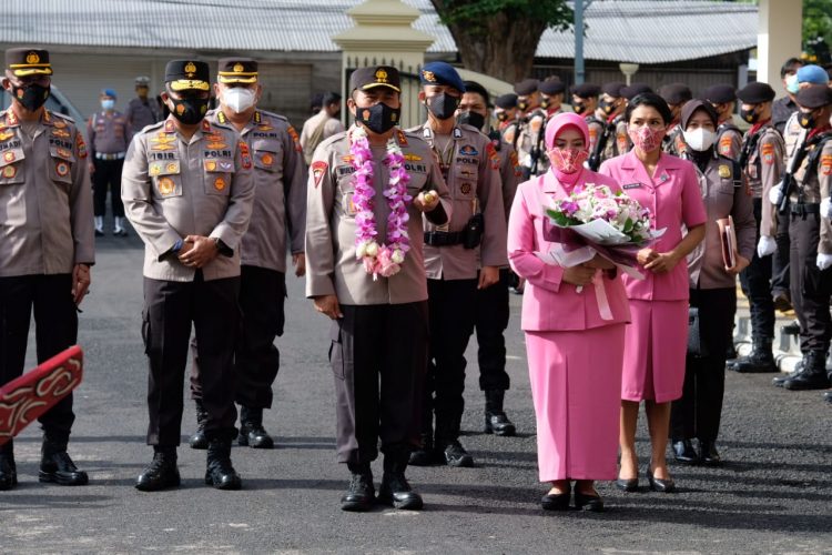 Irjen Pol Mulyatno Terima Rangkaian Penyambutan di Mapolda Sulut