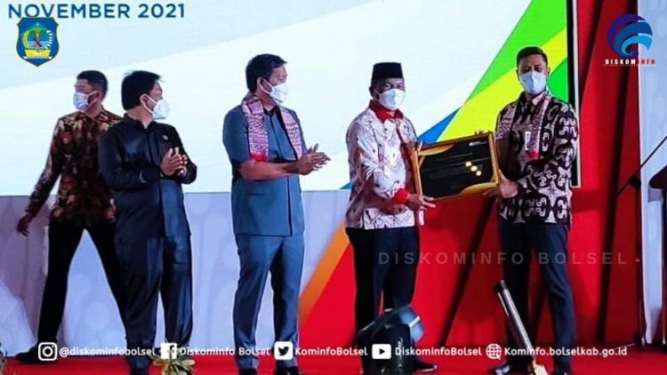 Iskandar- Deddy Terima Penghargaan BPJS Ketenagakerjaan