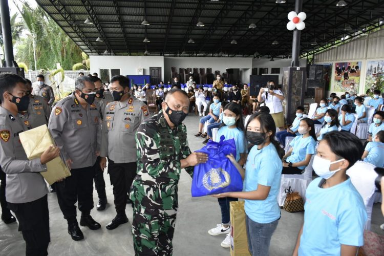 Kasdam XIII/Merdeka Hadiri Kegiatan Dukungan Psikososial Terhadap Anak-Anak Terdampak Covid-19