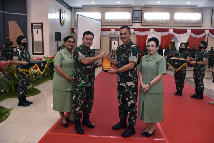 Kodam XIII/Merdeka Gelar Tradisi Lepas Sambut Pangdam