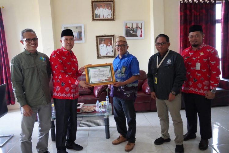 Pemkab Bolsel dapat Piagam Penghargaan dari Kementerian LHK