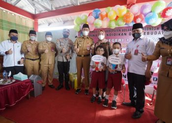Bupati Iskandar Kamaru Launching Vaksinasi Anak Usia 6-11 Tahun