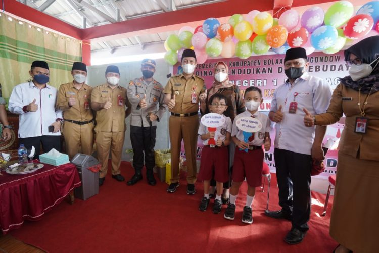 Bupati Iskandar Kamaru Launching Vaksinasi Anak Usia 6-11 Tahun