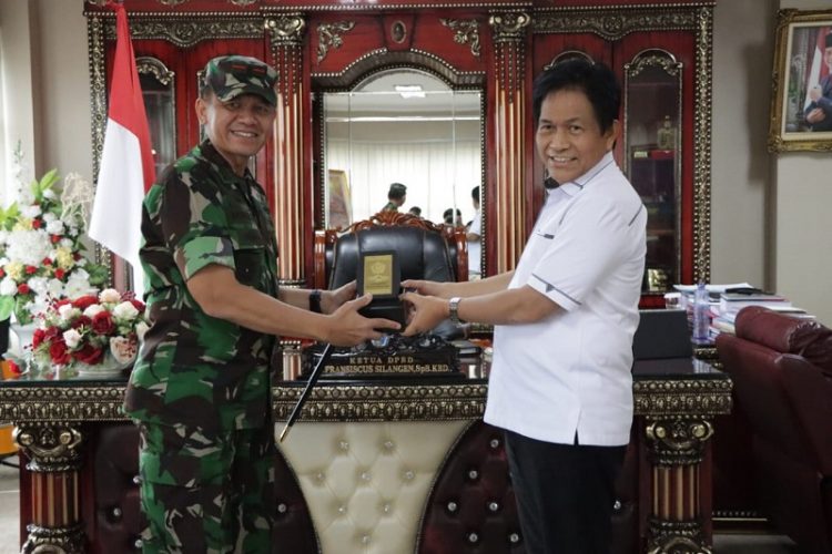 Danrem 131/Santiago Brigjen TNI Mukhlis Disambut Hangat Saat Silaturahmi ke DPRD Sulut