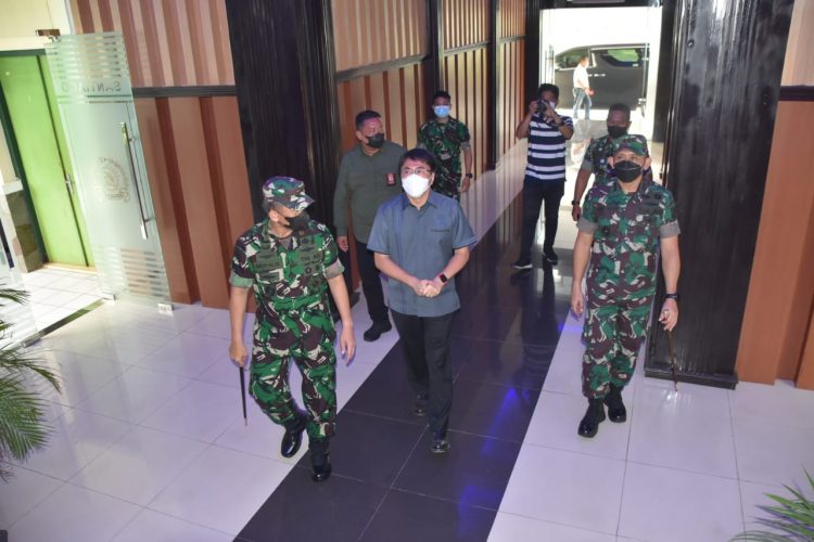 Danrem 131/Santiago Menerima Kunjungan Silahturahmi Walikota Manado dan Kapolresta Manado