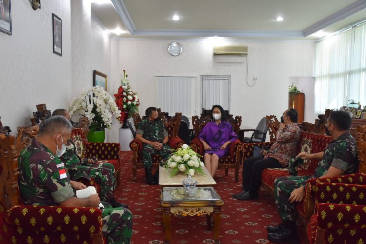 Danrem 131/Santiago Brigjen TNI Mukhlis Silaturahmi ke Universitas Sam Ratulangi
