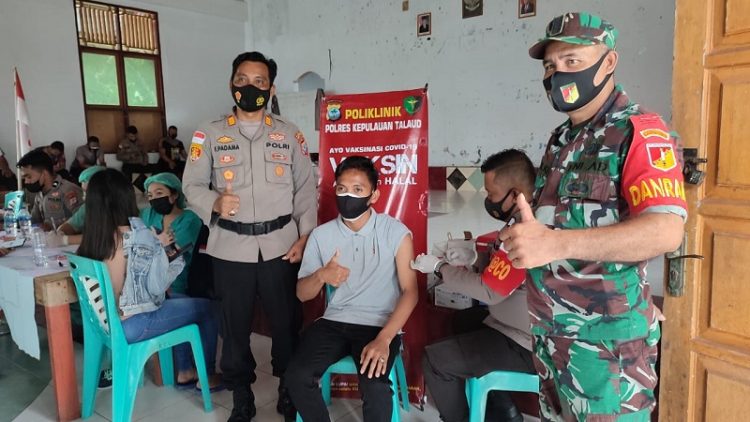 Berada di Perbatasan Utara Indonesia, Koramil 1312-02/Lirung Gencar Vaksin Covid19 kepada Masyarakat