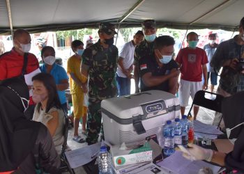 Tenda Korem 131/Santiago di Tuminting Penuh Sesak Masyarakat Ingin Vaksin Covid 19