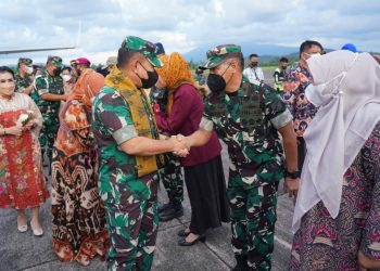 Kasad Jenderal TNI Dudung Abdurachman Kunker ke Sulawesi Utara, Salah Satu Tujuannya Memberikan Bantuan di Gereja