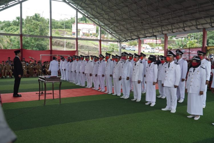 Bupati Iskandar Kamaru Lantik 38 Sangadi Terpilih
