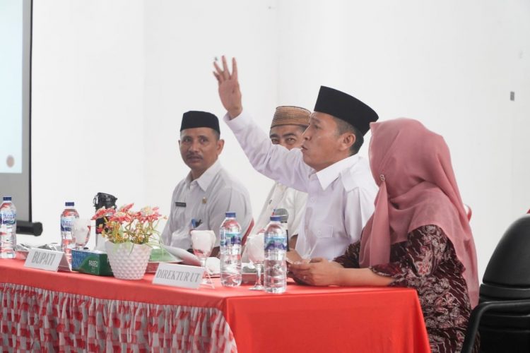 Bupati Bolsel Beri Arahan Kepada Mahasiswa Penerima Beasiswa S1