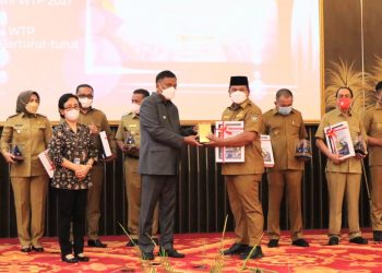 Pemkab Bolsel Terima Penghargaan WTP dan DIPA Tahun 2023