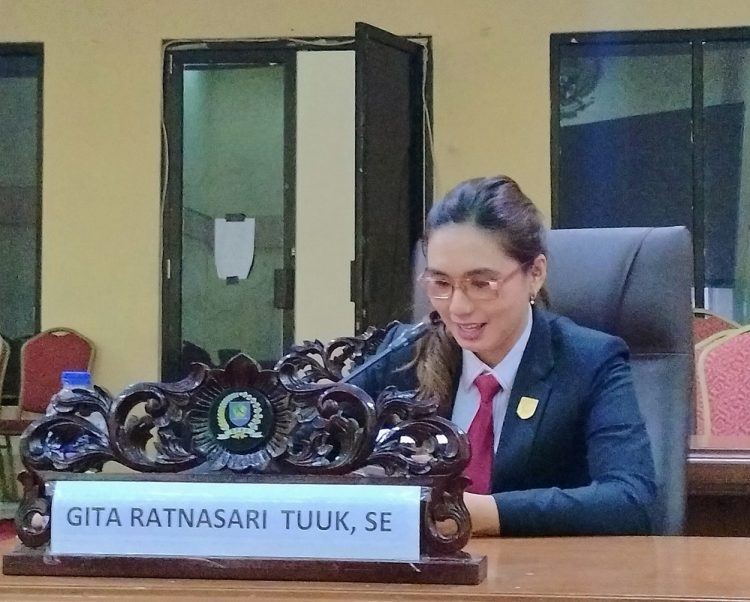 Gita Ratnasari Tuuk, Kepala Desa Cantik Asal Bolmong Dilantik Menjadi Anggota DPRD