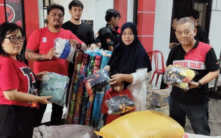 DPC PDI Perjuangan Bolsel Salurkan Bantuan Korban Banjir di Manado
