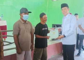 Serahkan 486 Sertifikat Tanah, Bupati Iskandar Kamaru: Tingkatkan Taraf Hidup Masyarakat