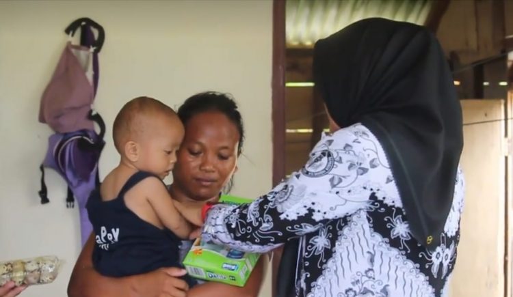 Sukseskan Program BTS, Disdikbud dan PGRI Bolsel Bagikan Paket Makanan Bergizi