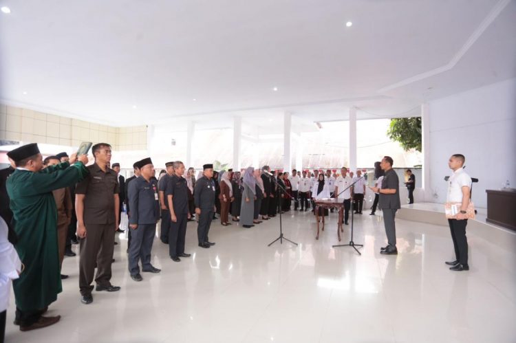 Sekkot Lantik 56 pejabat Fungsional di Lingkup Pemerintah Kotamobagu