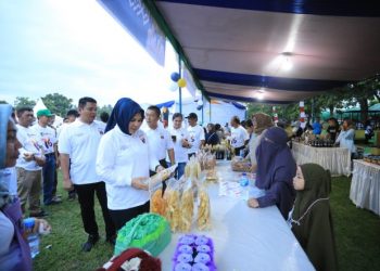 Walikota Tatong Bara Kunjungi Stand Festival Kuliner dan Produk UMKM Kotamobagu Expo 2023