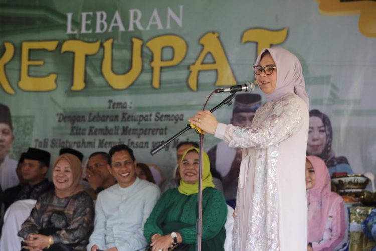 Walikota Tatong Bara Hadiri Lebaran Ketupat di Desa Pontodon