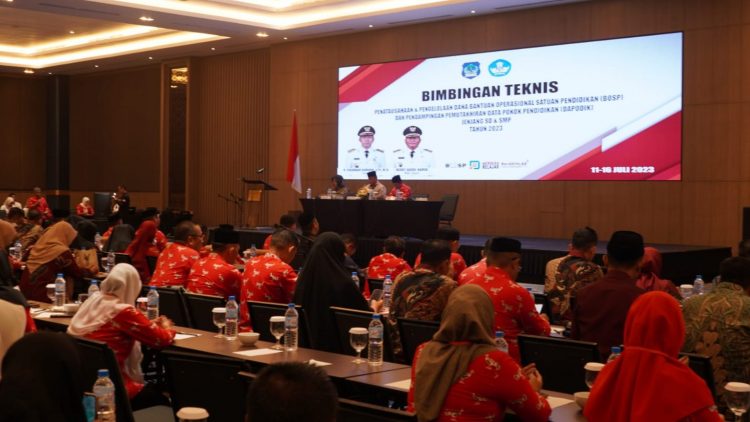 Wabup Bolsel Buka Bimtek Pengelolaan BOSP