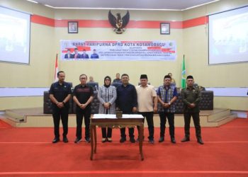 Walikota Tatong Bara Hadiri Paripurna DPRD dalam Rangka LKPJ Tahun 2022 dan Penetapan Ranperda