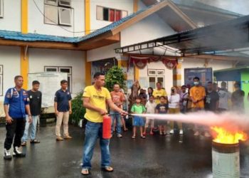 Damkar Kotamobagu Sosialisasi Penggunaan Alat Pemadam Kebakaran di 5 Puskesmas