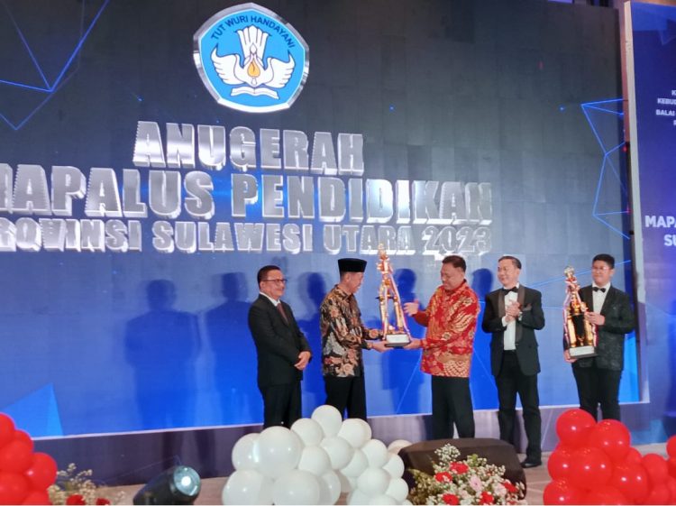 Disdikbud Bolsel Bersinar di Malam Penganugerahan Mapalus Pendidikan, Sabet 7 Penghargaan