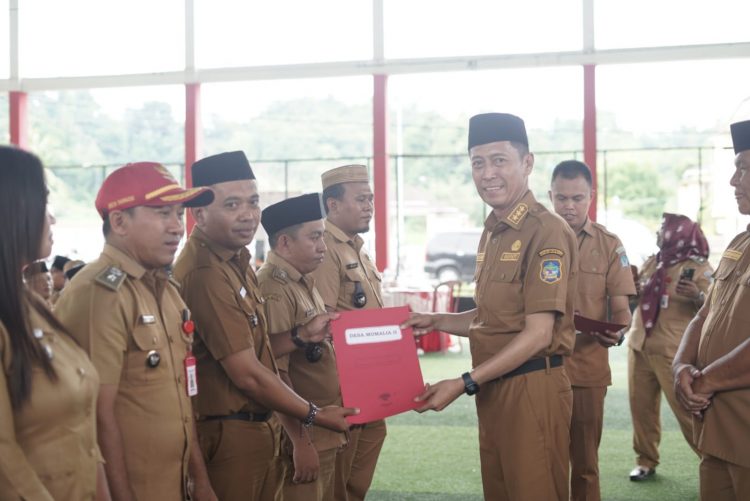 Pemkab Bolsel Serahkan Pagu DD dan ADD 2024