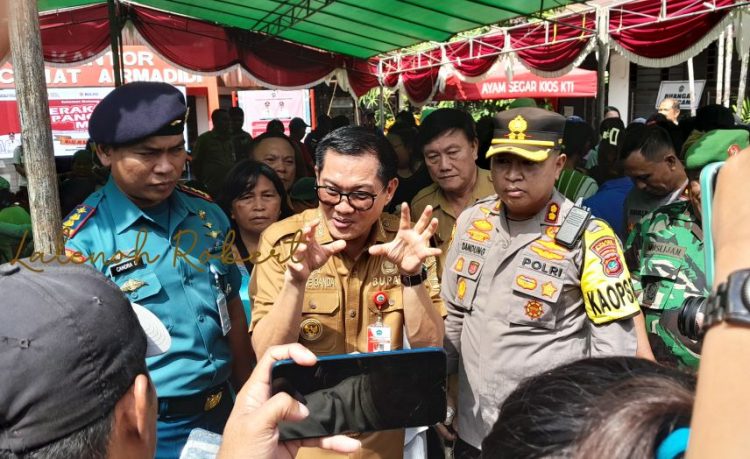 Kantor Camat Airmadidi “Diserbu” Warga, Bupati Joune JE Ganda Sebut 3 Hal ini