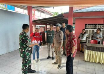 Dampingi Pj Bupati, Kapitalau Chrizto V Lahaghari Salurkan Bantuan Kepada Pengungsi Bencana Erupsi Gunung Ruang