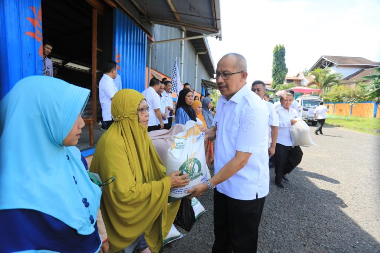 Pj Wali Kota Lepas Penyaluran CBP Tahap II di Kotamobagu