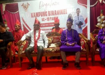 Nuansa Adat Warnai Perayaan HUT Kampung Birarikei ke 13
