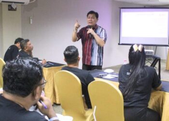 Gelar Bimtek Selama Tiga Hari, Ketua Bawaslu Minut Rocky M. Ambar Ingatkan Panwascam Soal Beberapa Potensi Pelanggaran Pilkada