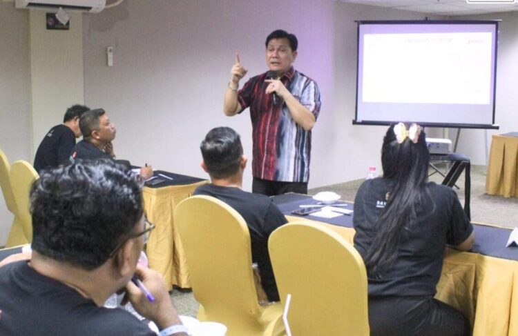 Gelar Bimtek Selama Tiga Hari, Ketua Bawaslu Minut Rocky M. Ambar Ingatkan Panwascam Soal Beberapa Potensi Pelanggaran Pilkada