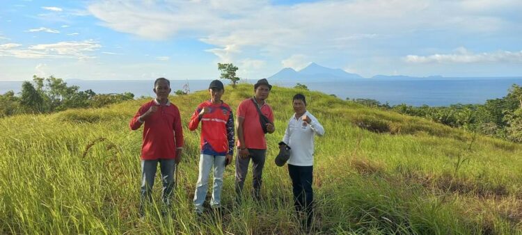 Kapitalau Apengsala Dampingi Kadis Kebersihan Tinjau Lokasi yang Rencananya Dijadikan Tempat Relokasi