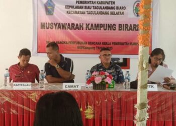 Bahas Rencana Kerja Tahun 2025, Ini Pesan Camat Heron Manahampi Kepada Pemerintah Kampung Birarikei