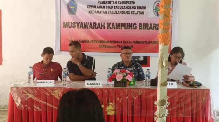 Bahas Rencana Kerja Tahun 2025, Ini Pesan Camat Heron Manahampi Kepada Pemerintah Kampung Birarikei