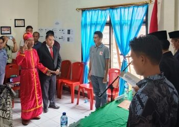 Ketua Bawaslu Sitaro Henrolds Tatengkeng Pimpin Pelantikan PAW Panwaslu Tagut, Ada Penegasan Khusus