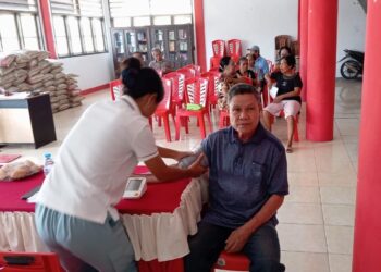 Kaum Lansia di Kampung Kisihang Dapat Support Dana Belasan Juta dari Kapitalau Christian J Makasihi