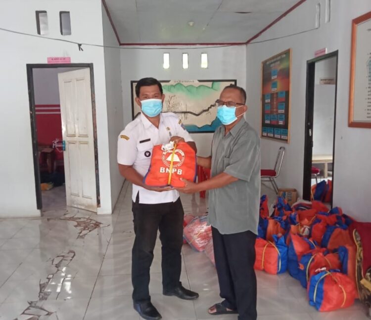 Pemerintah Kampung Kisihang Salurkan Bantuan Bagi Pengungsi