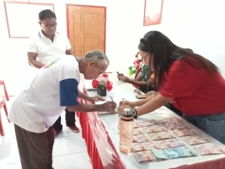 19 Keluarga di Kampung Birarikei Terima Bantuan Tunai, Rata-rata Lansia