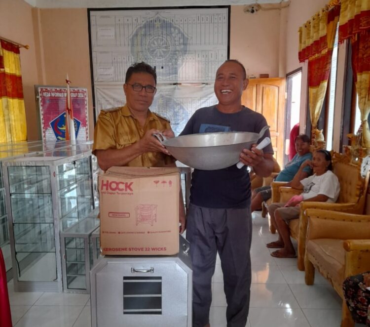 Pemerintah Kampung Lesah Rende Salurkan Bantuan Untuk UMKM Senilai Rp41,5 Juta