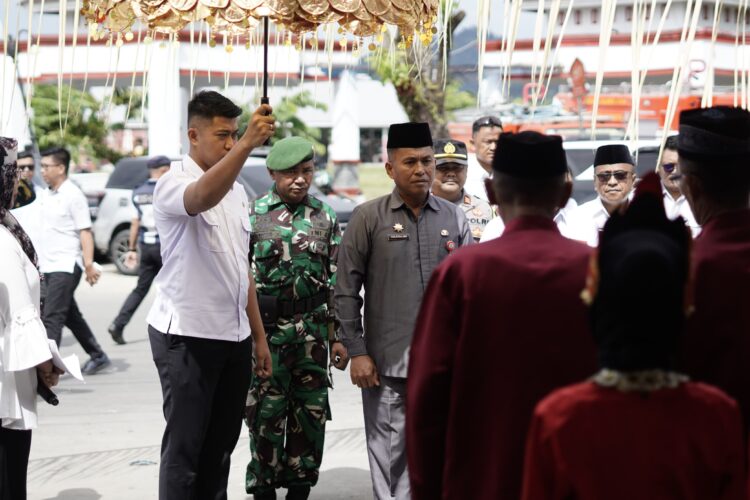 Pjs Bupati Bolsel Tahlis Gallang Disambut Secara Adat