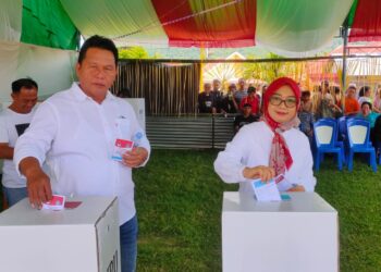 Wabup Deddy Abdul Hamid Coblos di TPS 1 Pinolosian