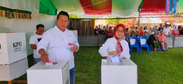 Wabup Deddy Abdul Hamid Coblos di TPS 1 Pinolosian