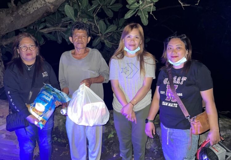 Door to Door Antar Bantuan Kepada Warga Terdampak Erupsi Gunung Ruang, Mangolo: Kita Masuk Zona Merah