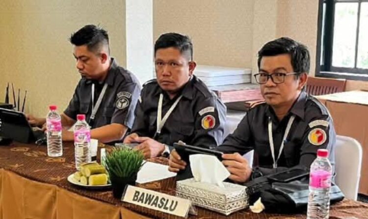 Pastikan Rekapitulasi Perhitungan Suara Berlangsung Transparan, Bawaslu Sitaro Kawal Rapat Pleno Terbuka