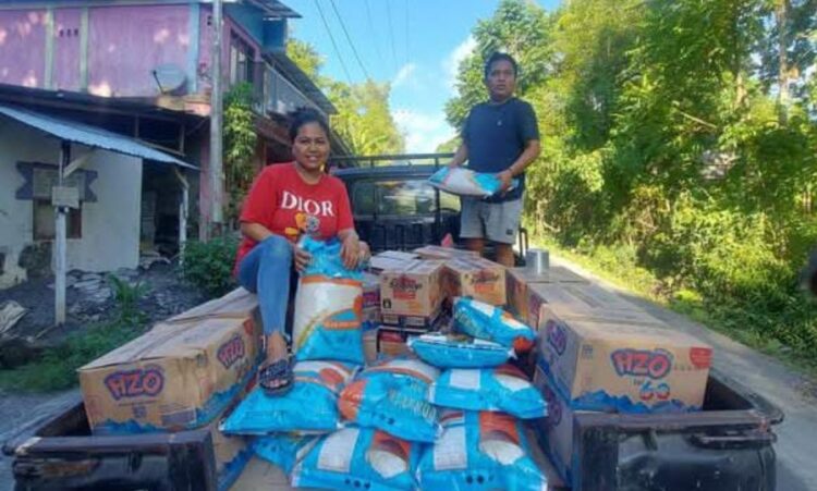 Pakai Uang Pribadi, Kapitalau Botto Antar Bantuan Kepada Warga Terdampak Bencana Erupsi